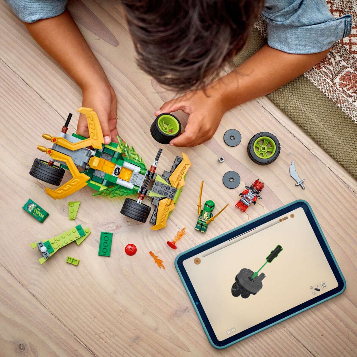 LEGO® NINJAGO® Lloyds pullback-racerbil 71828
