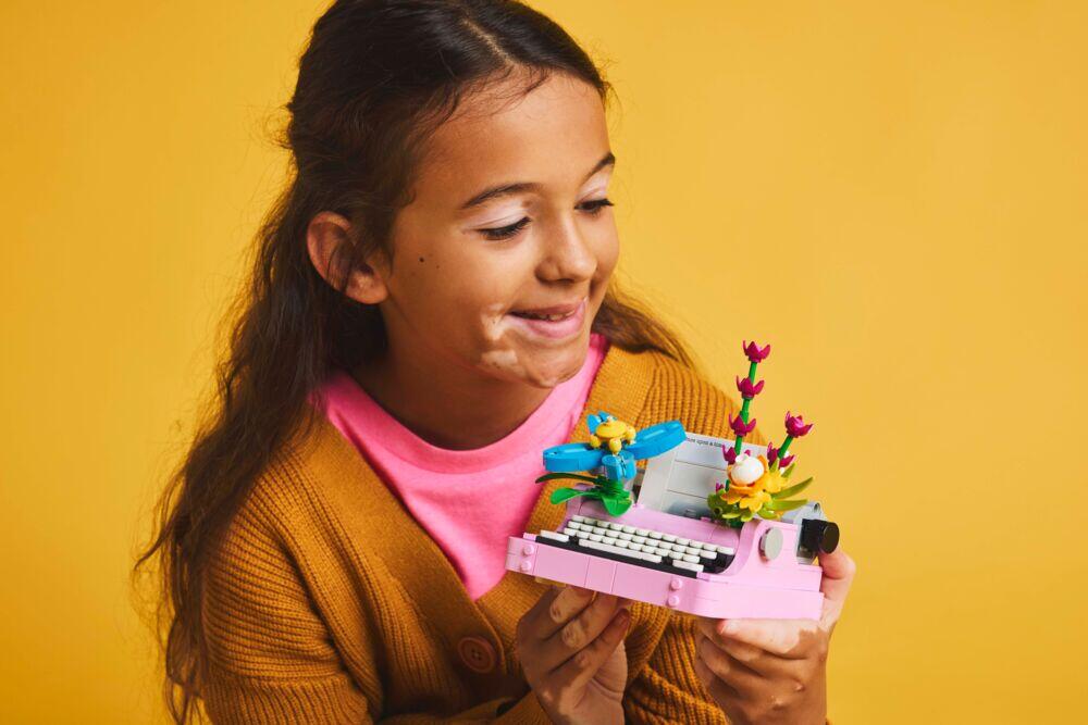 LEGO® Creator 3-i-1 Skrivemaskin med blomster 31169