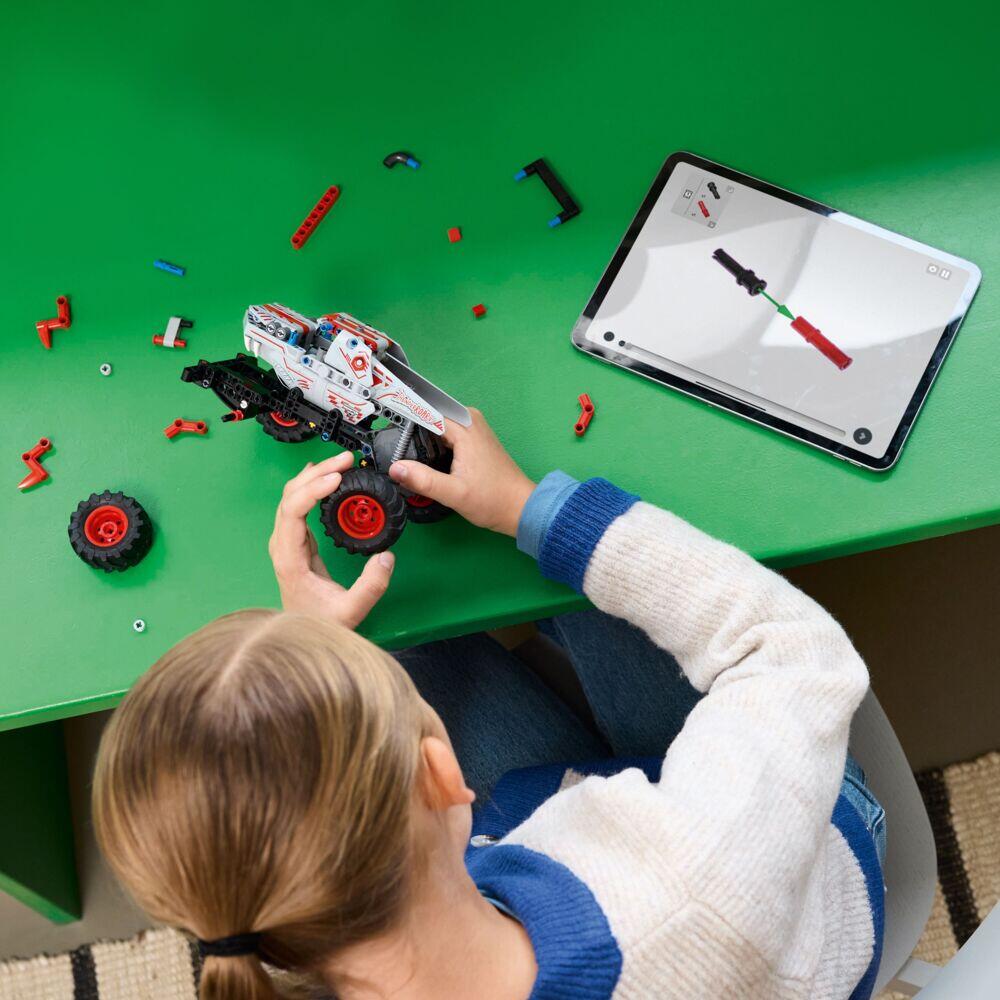 LEGO® Technic Monster Jam™ ThunderROARus™ med pullback-funksjon 42200