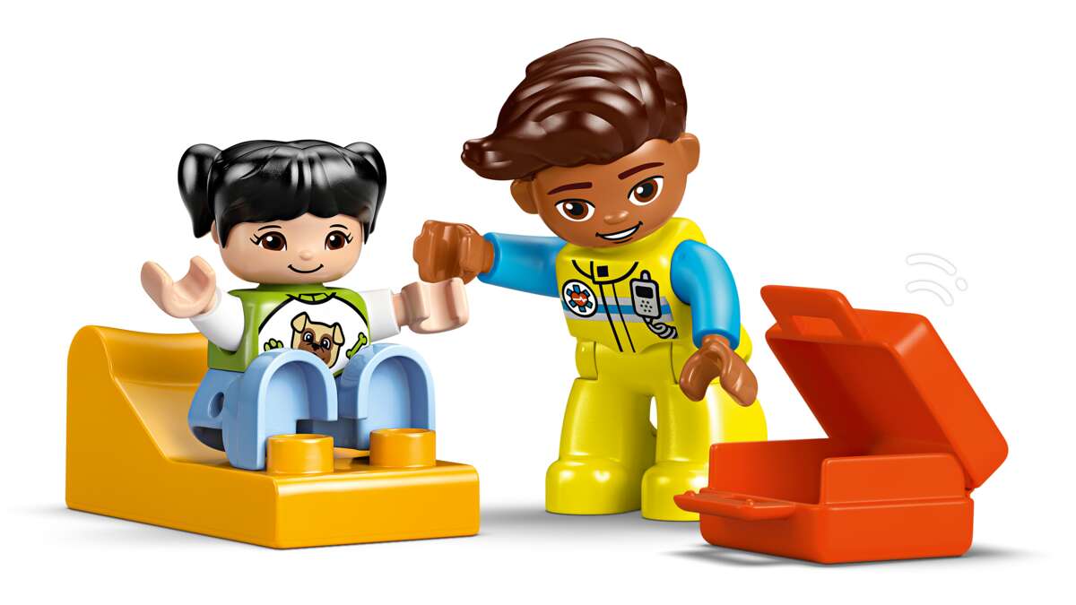 LEGO® DUPLO® Sykebil med sjåfør 10447