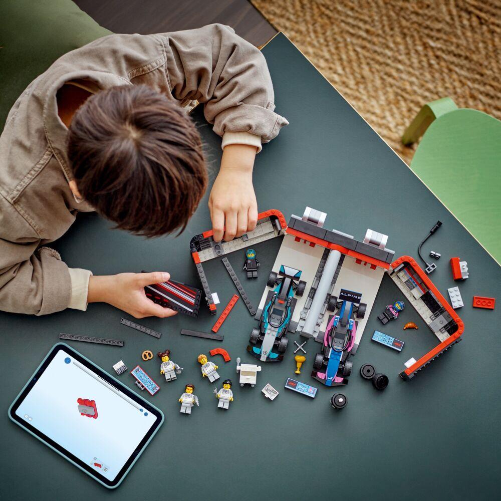 LEGO® City F1®-verksted med Mercedes-AMG og Alpine 60444