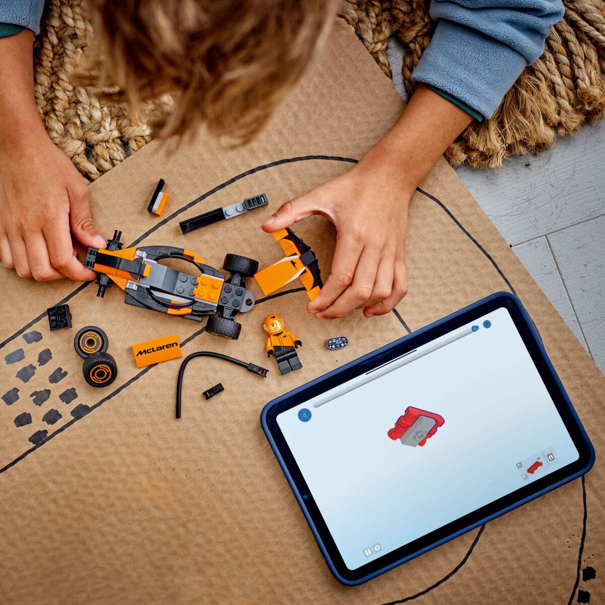 LEGO® City F1®-fører med McLaren-racerbil 60442