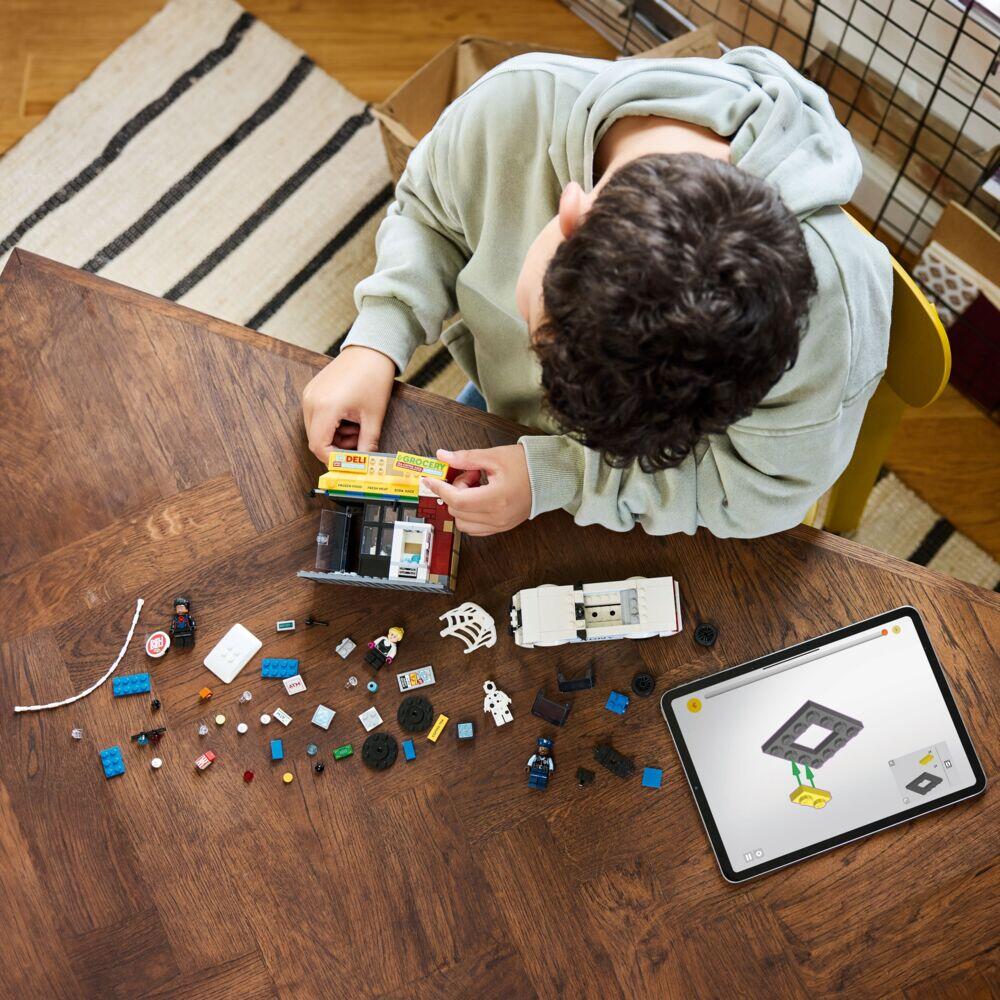 LEGO® Marvel Spider-Verse: Miles Morales mot Spot 76311