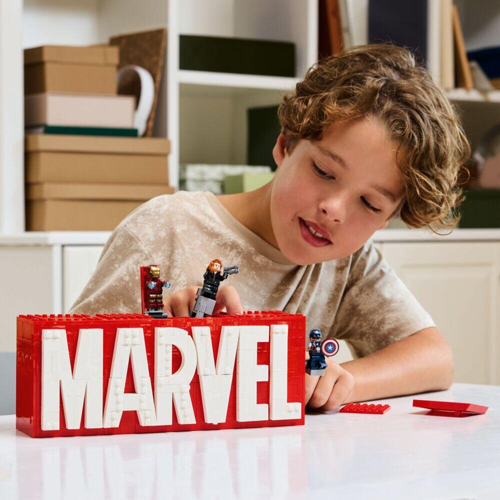 LEGO® Marvel: MARVEL logo og minifigurer 76313