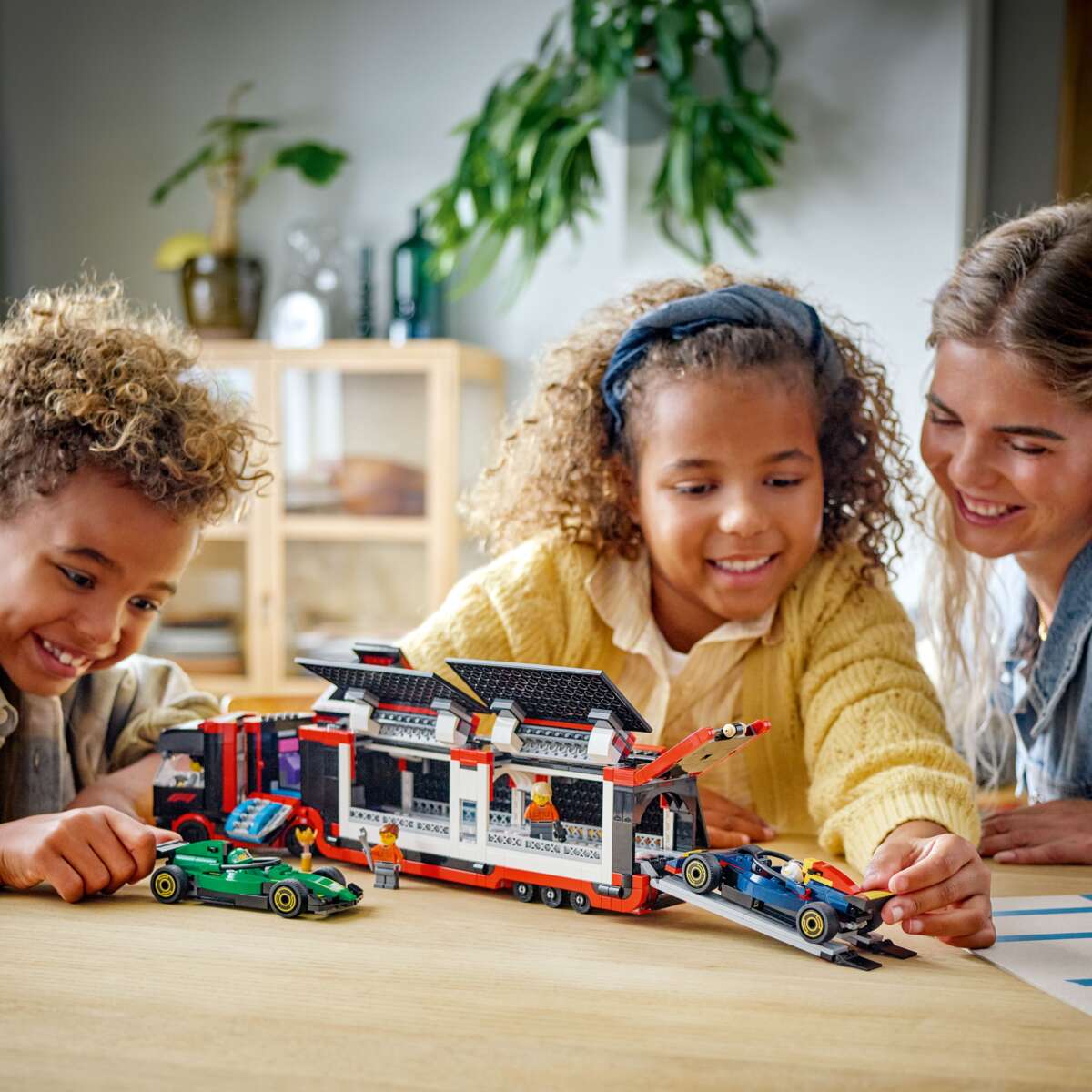 LEGO® City F1®-trailer med F1® RB20 og AMR24 60445