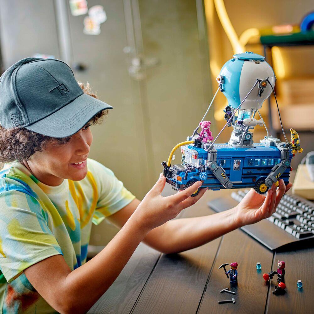LEGO® Fortnite® Battle Bus 77073