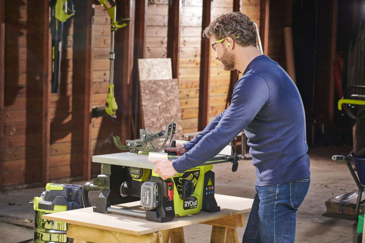 Ryobi One+ HP RTBS18X-0 bordsag u/batteri