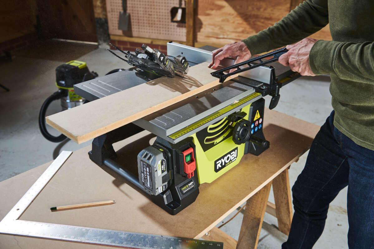Ryobi One+ HP RTBS18X-0 bordsag u/batteri
