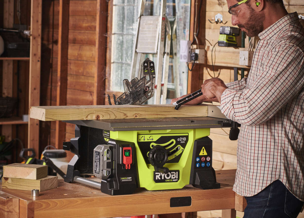 Ryobi One+ HP RTBS18X-0 bordsag u/batteri