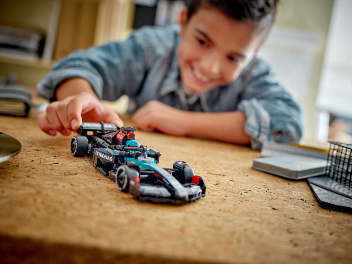 LEGO® Speed Champions Mercedes-AMG F1® W15-racerbil 77244