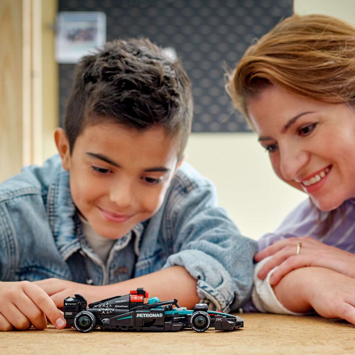 LEGO® Speed Champions Mercedes-AMG F1® W15-racerbil 77244