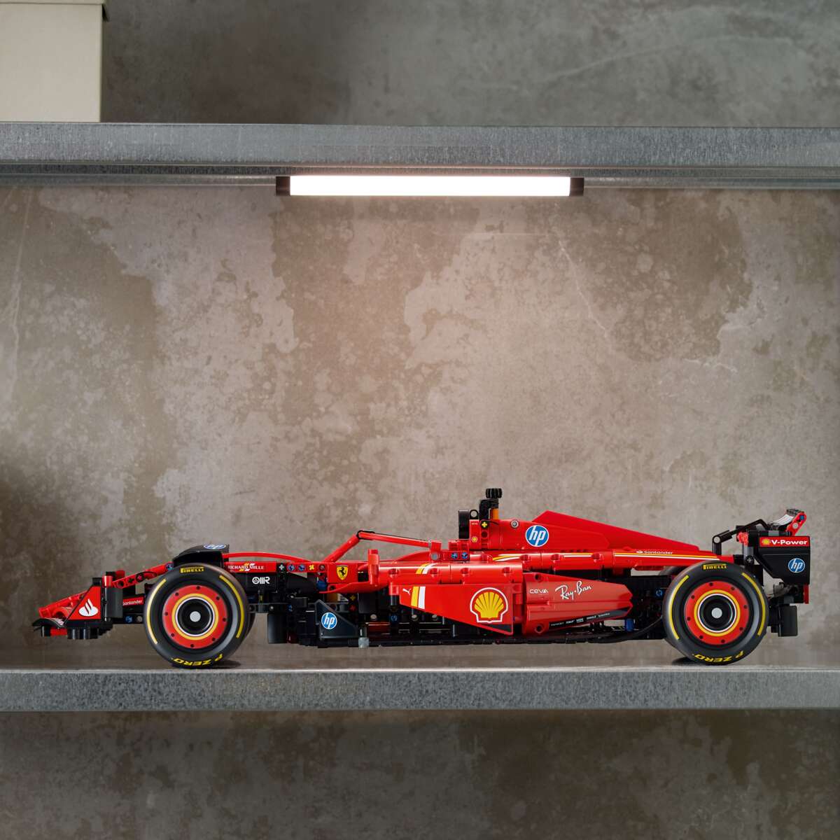 LEGO® Technic Ferrari SF-24 F1-bil 42207