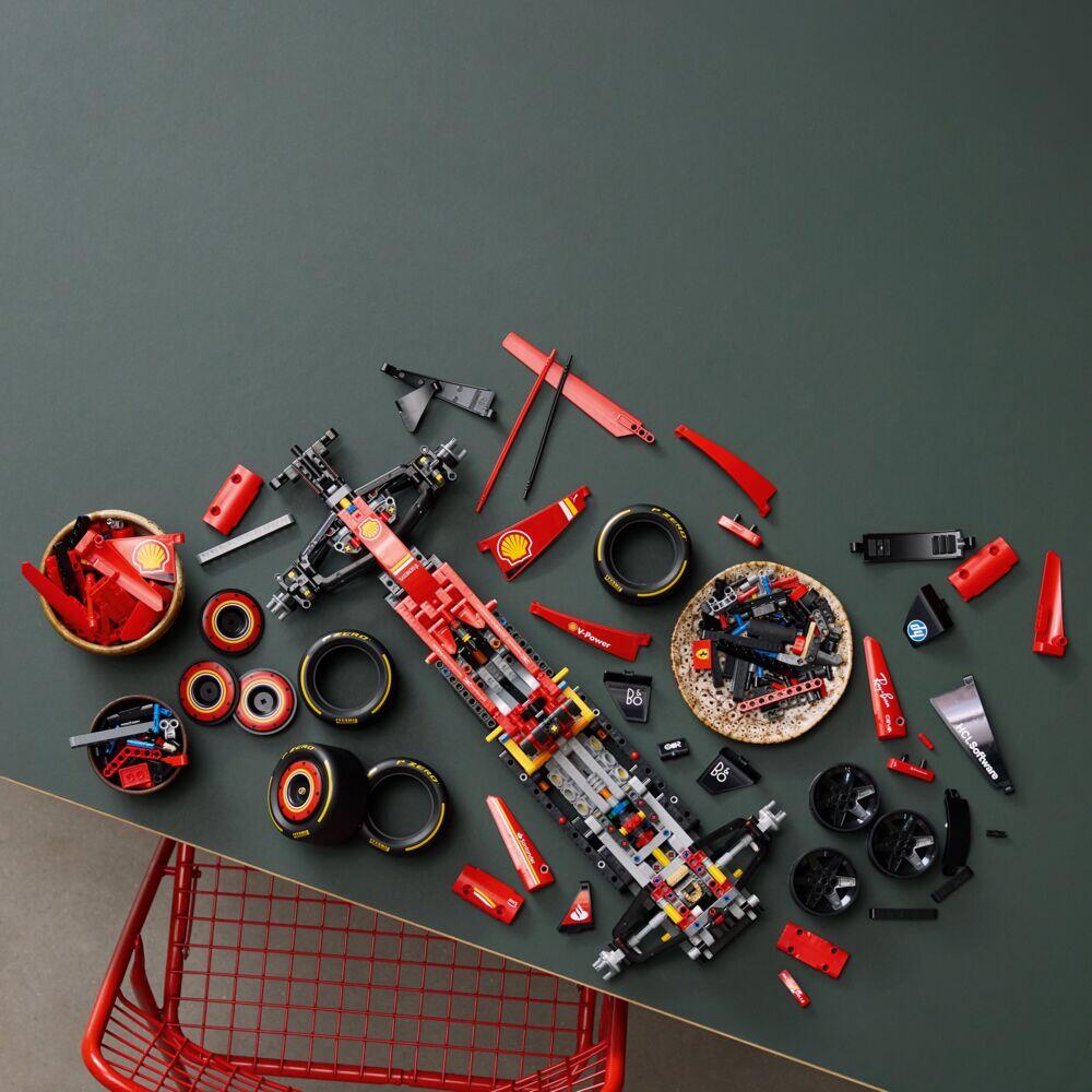 LEGO® Technic Ferrari SF-24 F1-bil 42207