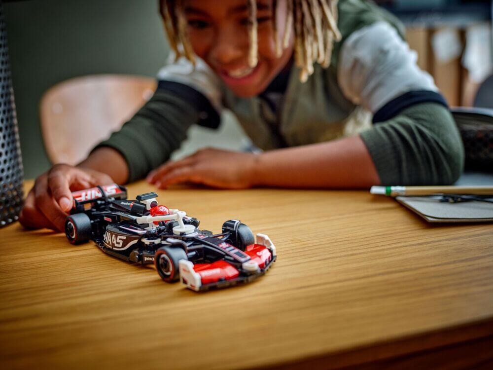 LEGO® Speed Champions MoneyGram Haas F1® Team VF-24-racerbil 77250