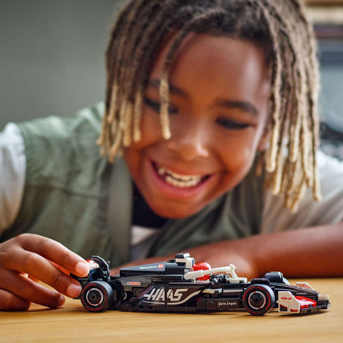 LEGO® Speed Champions MoneyGram Haas F1® Team VF-24-racerbil 77250
