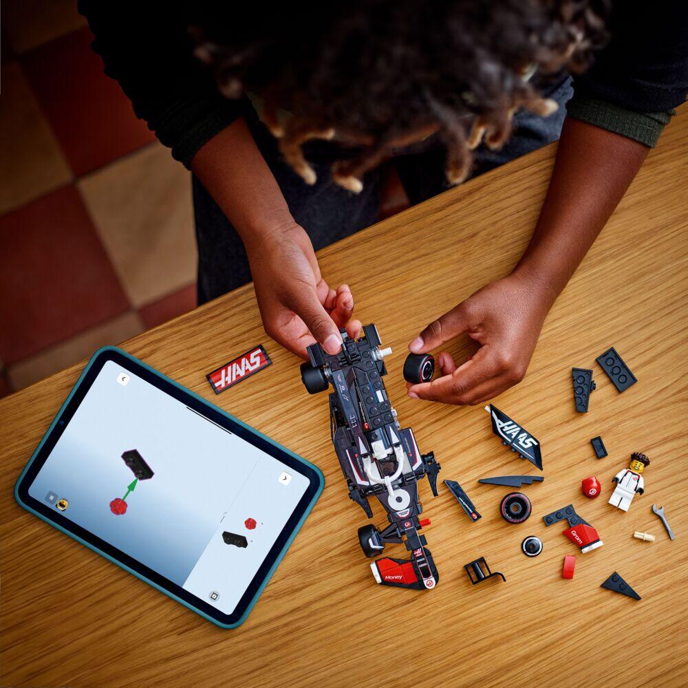 LEGO® Speed Champions MoneyGram Haas F1® Team VF-24-racerbil 77250