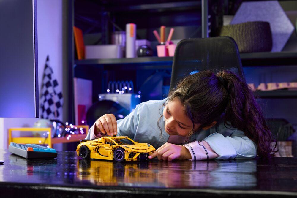 LEGO® Technic Chevrolet Corvette Stingray 42205