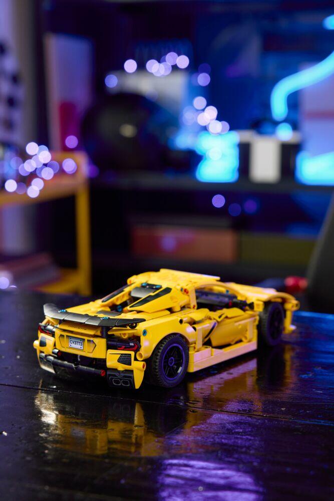 LEGO® Technic Chevrolet Corvette Stingray 42205
