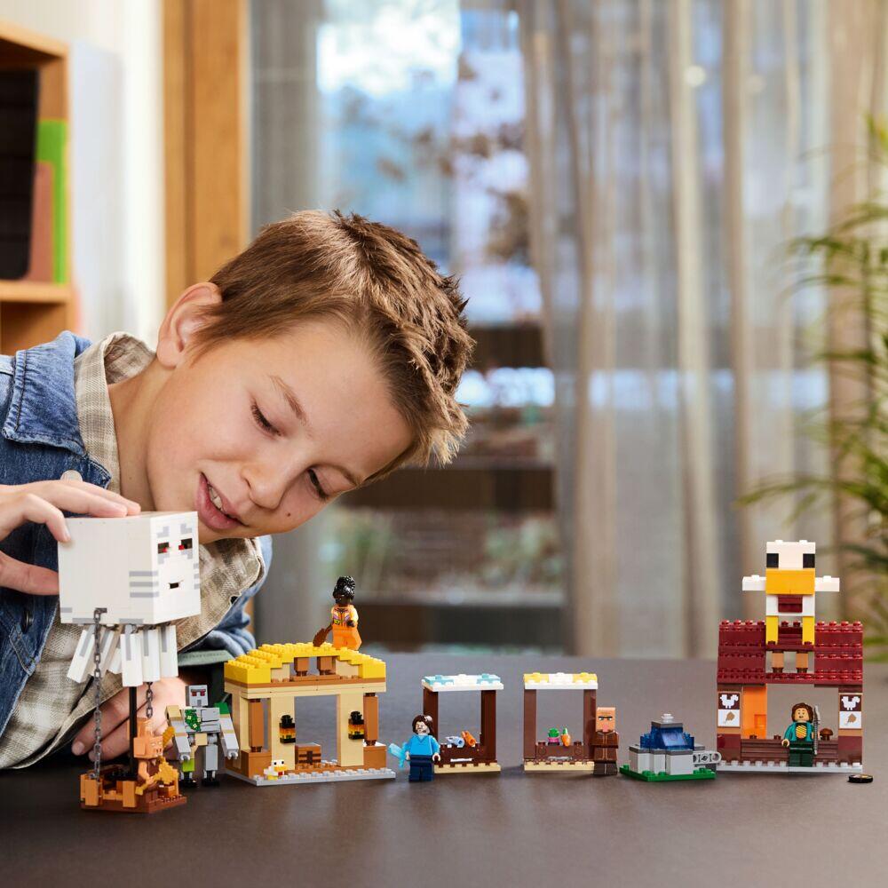 LEGO® Minecraft® Landsbyangrep med Geist-ballong 21273