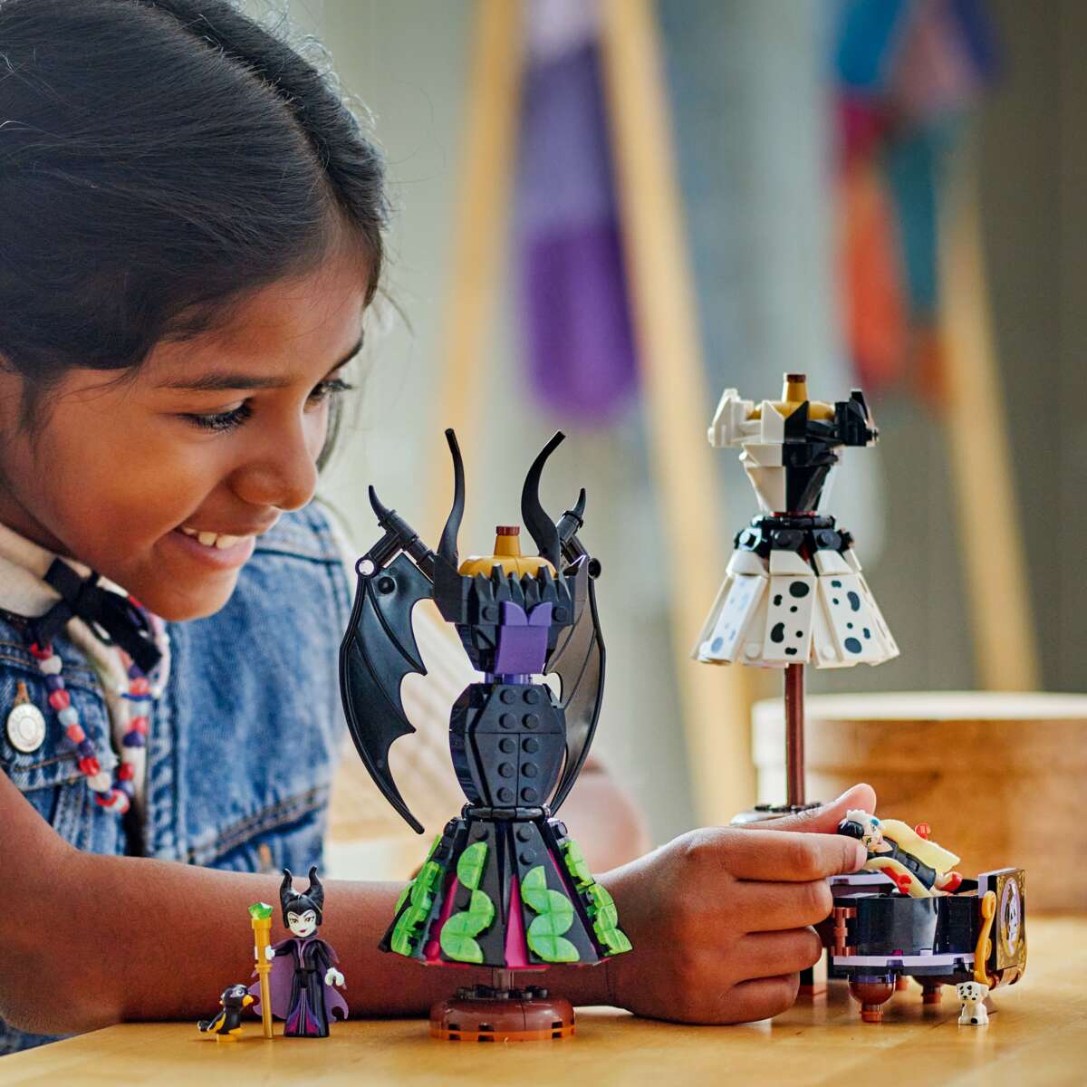 LEGO® ǀ Disney Villains Maleficents og Cruella De Vils kjoler 43262