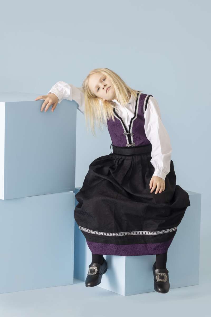 Festdrakt med brokadevest junior