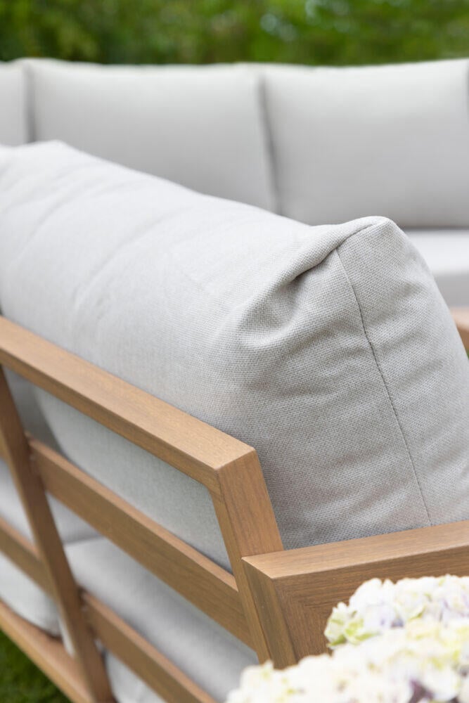 Røst hjørnegruppe teak og beige vanntette putetrekk