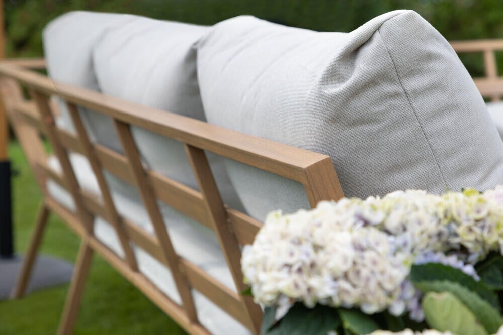 Røst hjørnegruppe teak og beige vanntette putetrekk