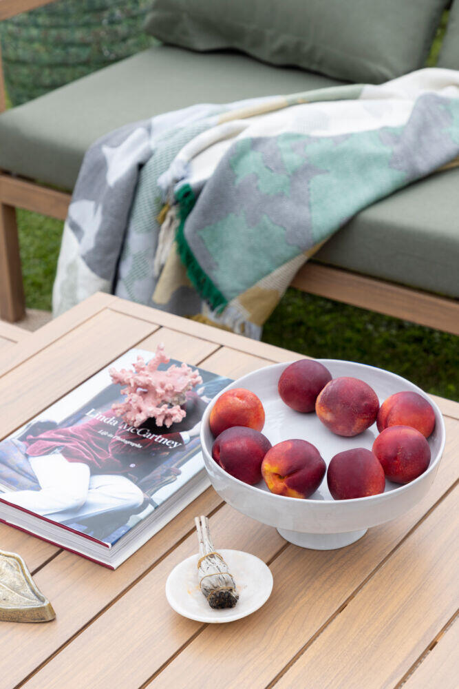 Røst hjørnegruppe teak og grønne vanntette putetrekk