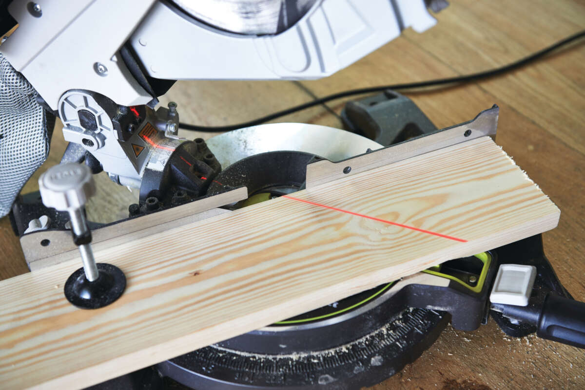 Ryobi RTMS1800-G 1800W bord/gjærsag