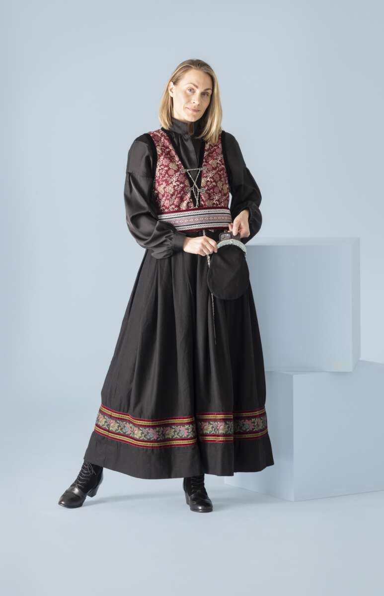 Hedda bluse til festdrakt dame