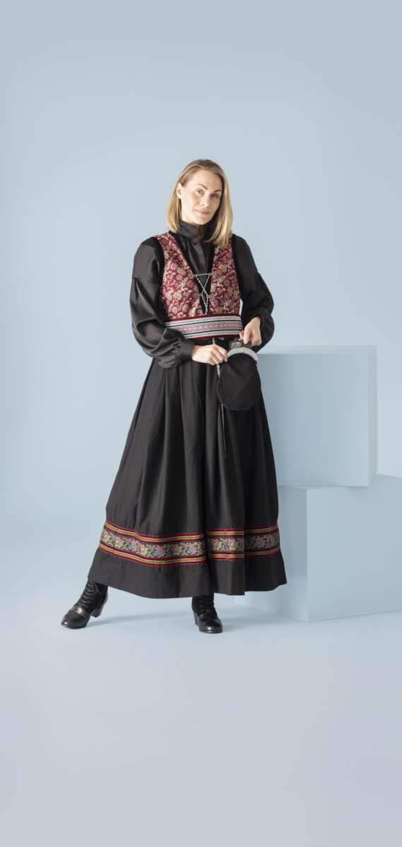 Hedda bluse til festdrakt dame