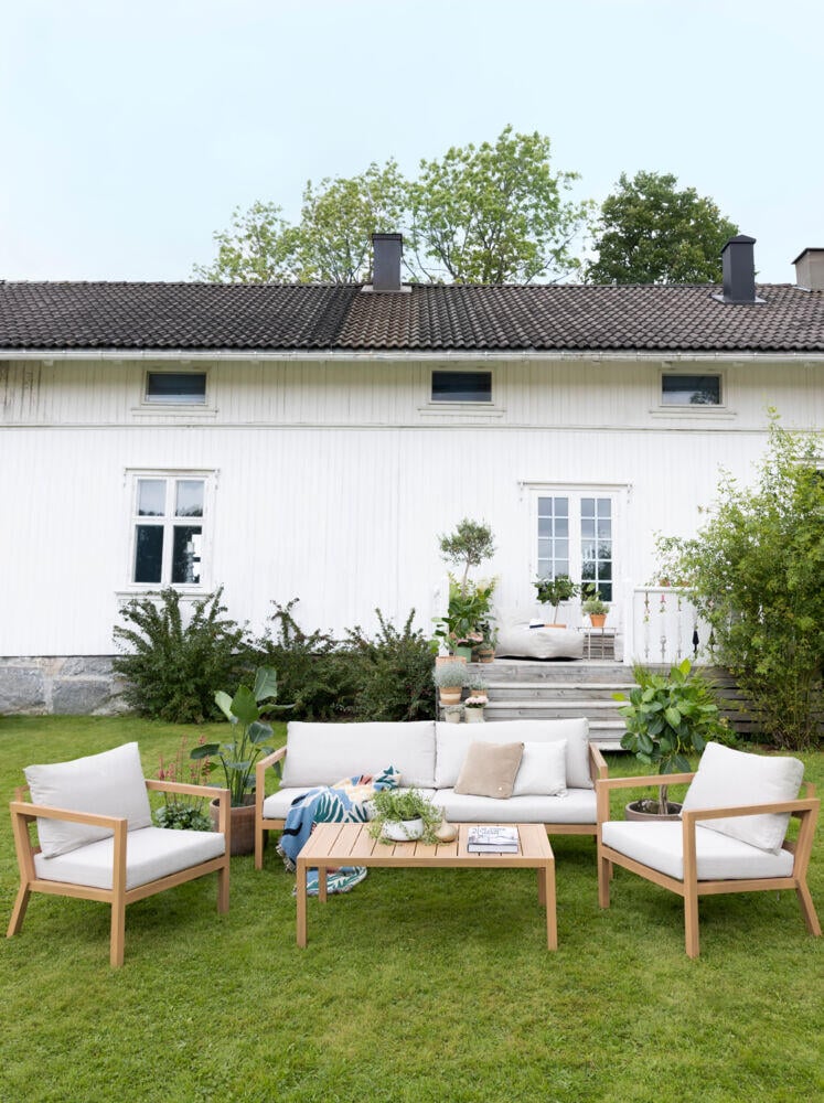 Røst sofagruppe teak og rutet beige vanntette putetrekk