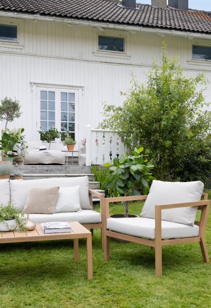 Røst sofagruppe teak og rutet beige vanntette putetrekk