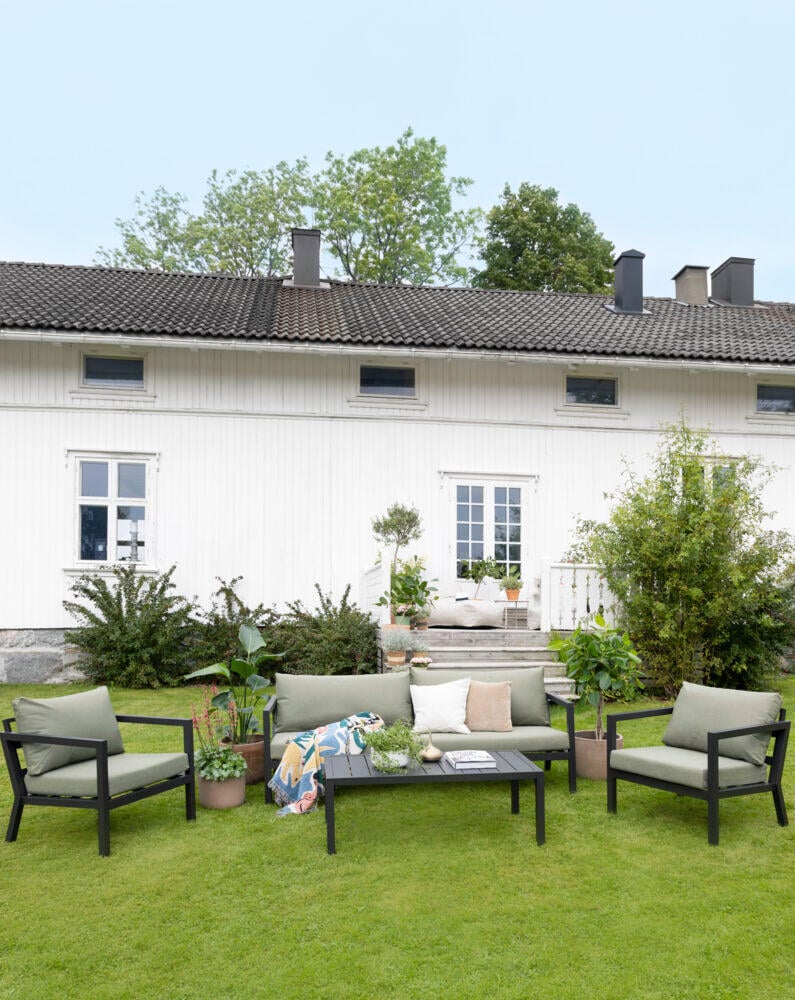 Røst sofagruppe sort og grønne vanntette putetrekk