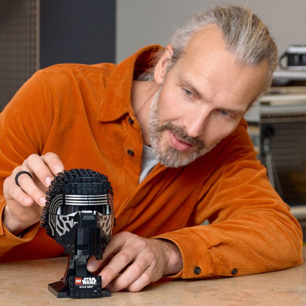 LEGO® Star Wars™ Hjelmen til Kylo Ren™ 75415