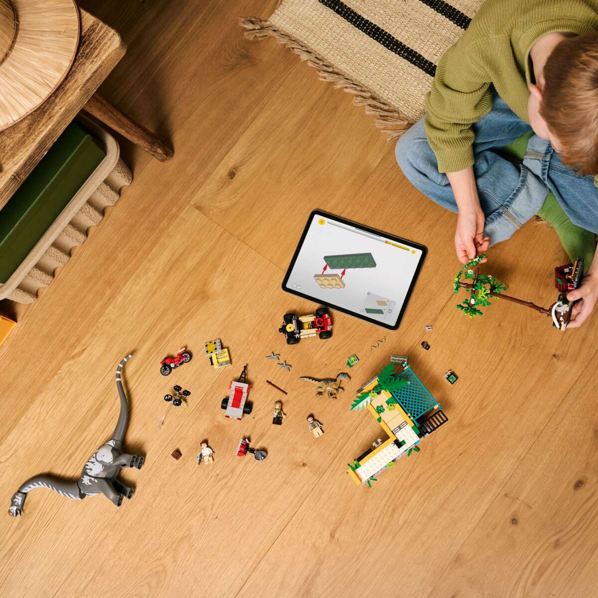 LEGO® Jurassic World På sporet av titanosaurus og raptor 76973