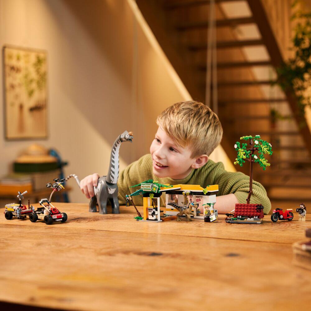 LEGO® Jurassic World På sporet av titanosaurus og raptor 76973