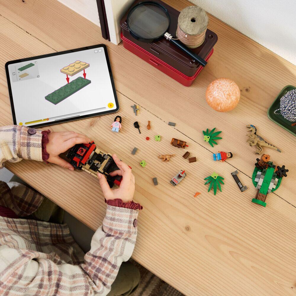 LEGO® Jurassic World Raptorflukt i terrengbil 76972