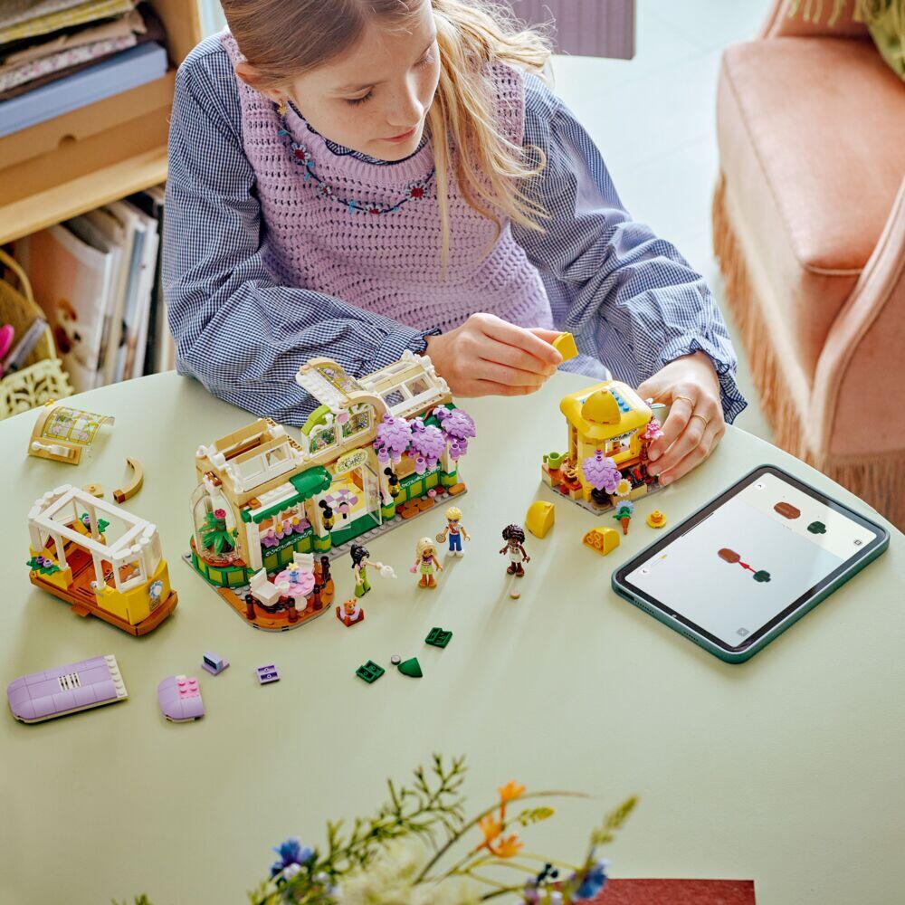 LEGO® Friends Kafé med blomsterbutikk 42671