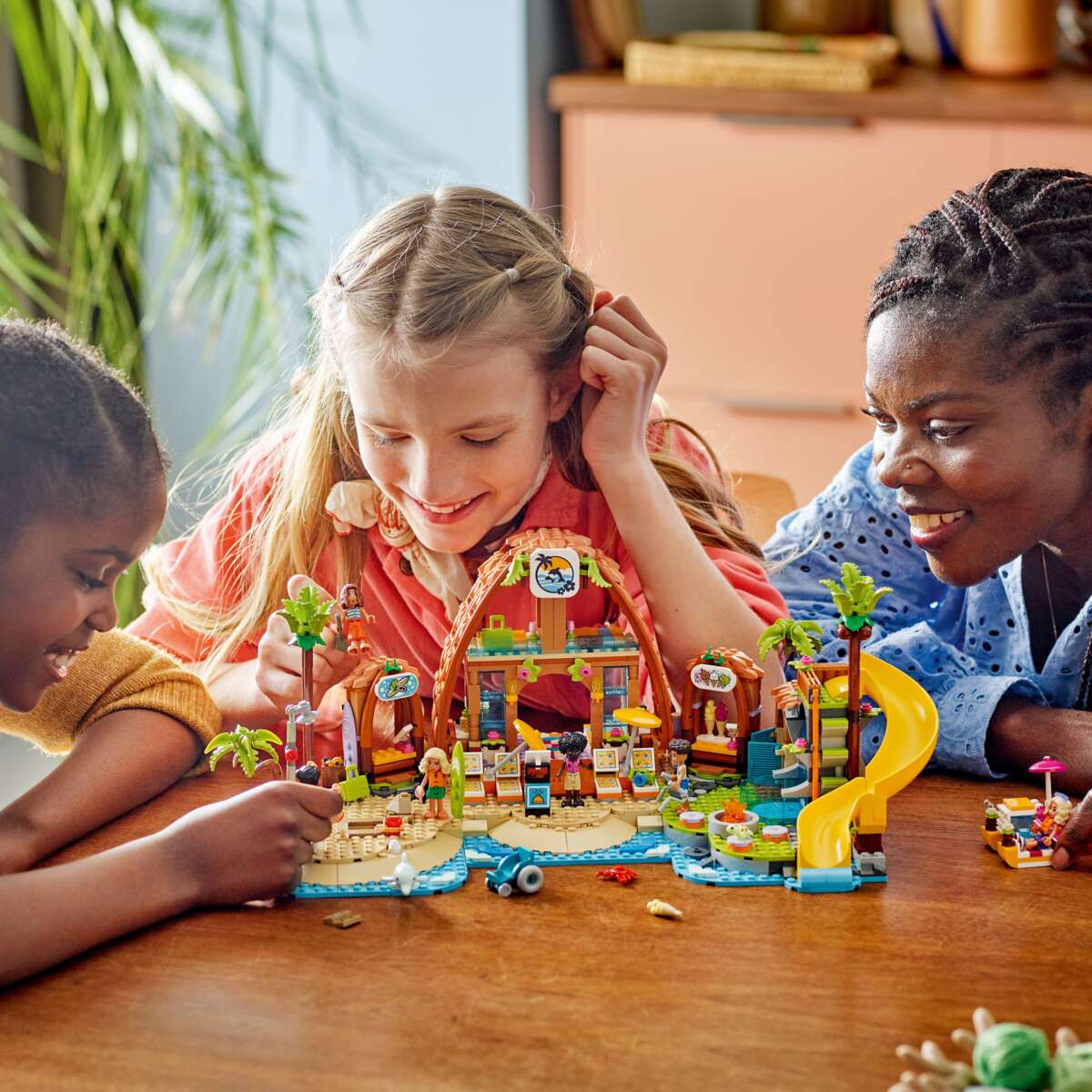 LEGO® Friends Familieferie på strandresort 42673