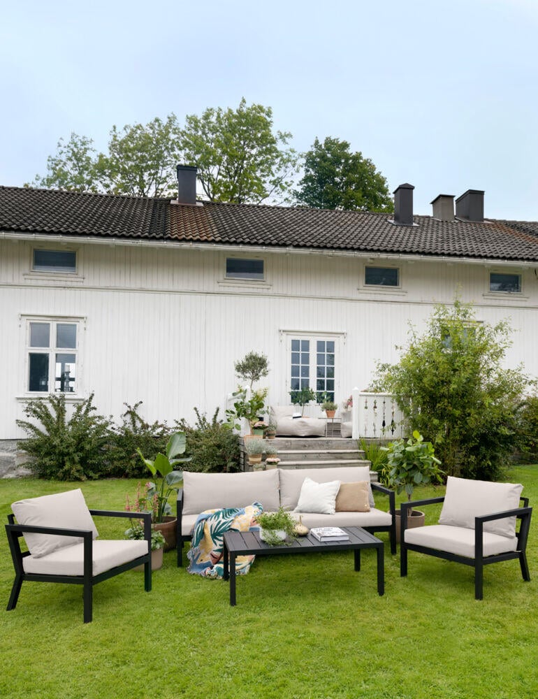 Røst sofagruppe sort og beige impregnerte putetrekk