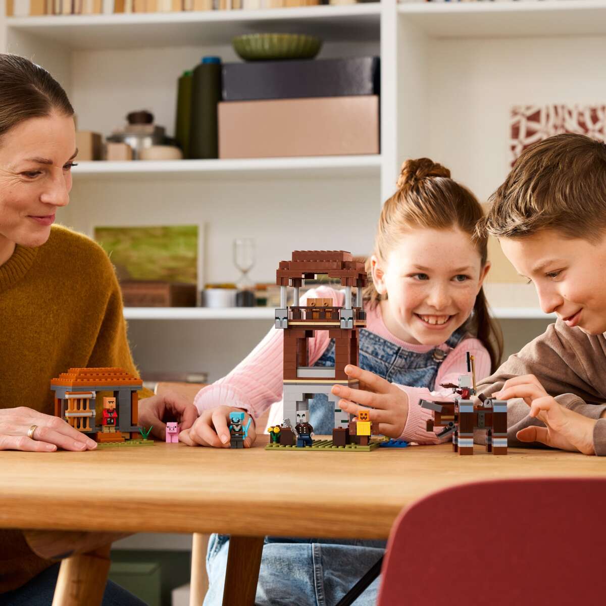 LEGO® Minecraft® Røvernes utpost og olmt beist 21278