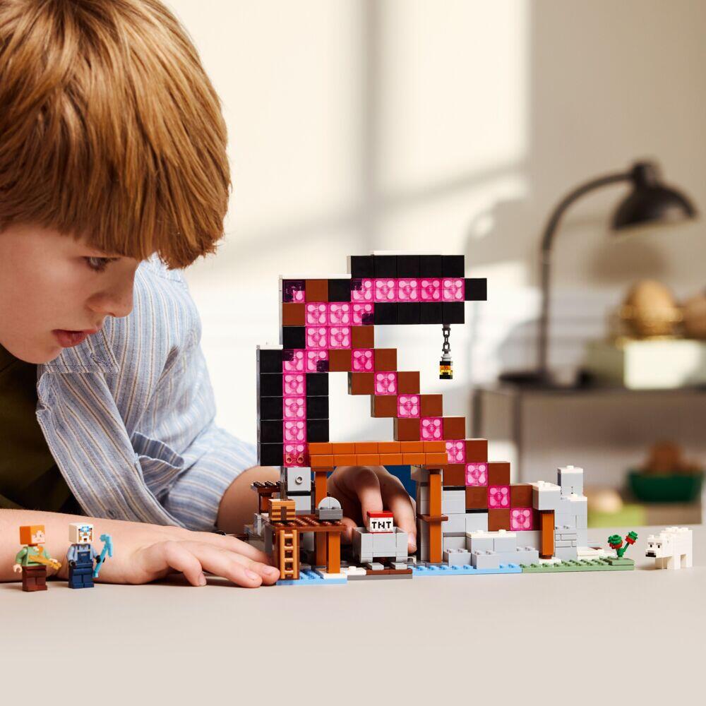 LEGO® Minecraft® Hakkegruven 21277