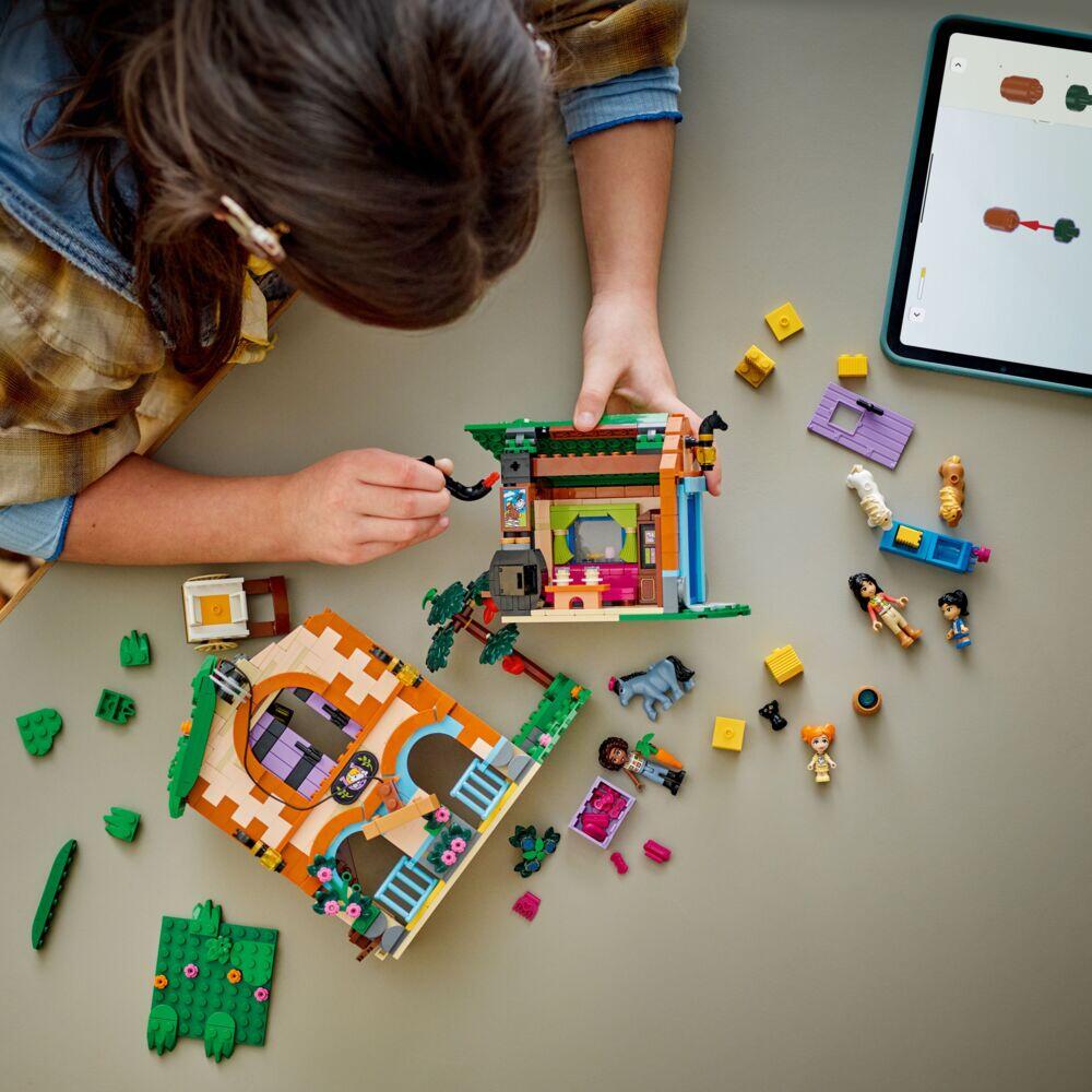 LEGO® Friends Ponniranch med stall 42654