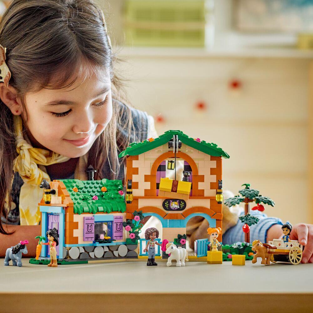 LEGO® Friends Ponniranch med stall 42654