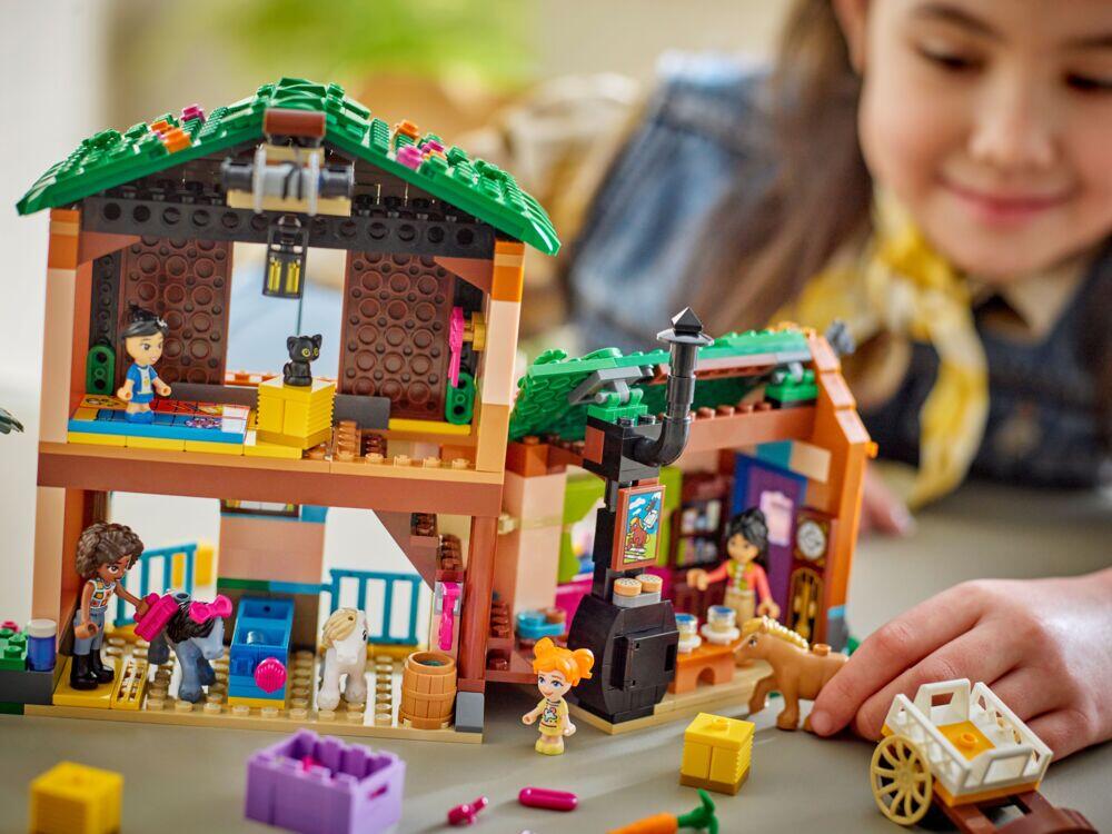 LEGO® Friends Ponniranch med stall 42654