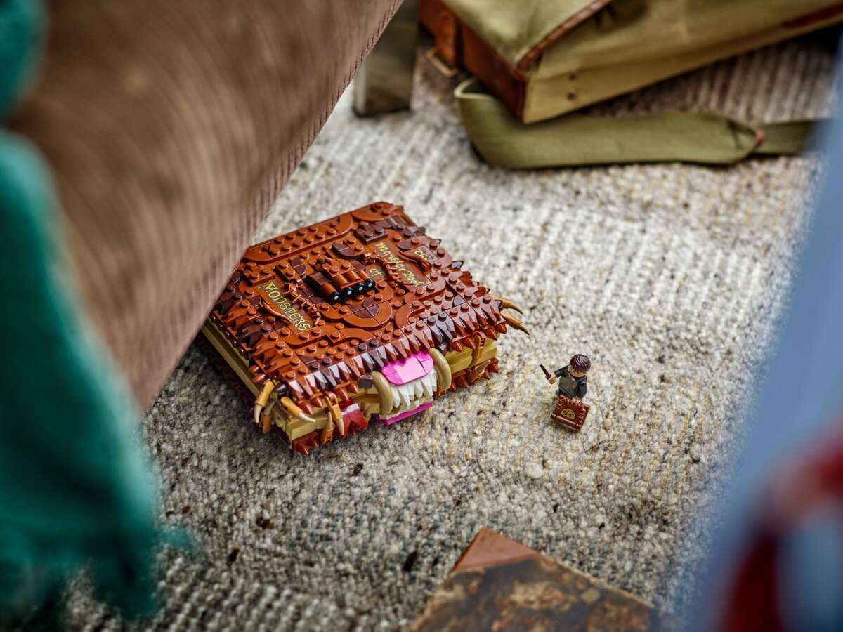 LEGO® Harry Potter™ Den glefsende Monsterboken om monstre 76449