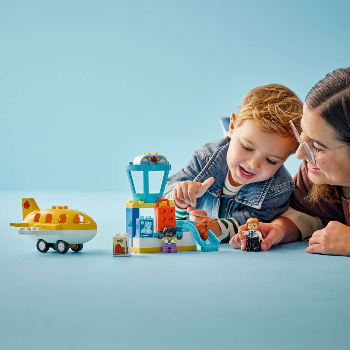 LEGO® DUPLO® Town På flyplassen for første gang 10443