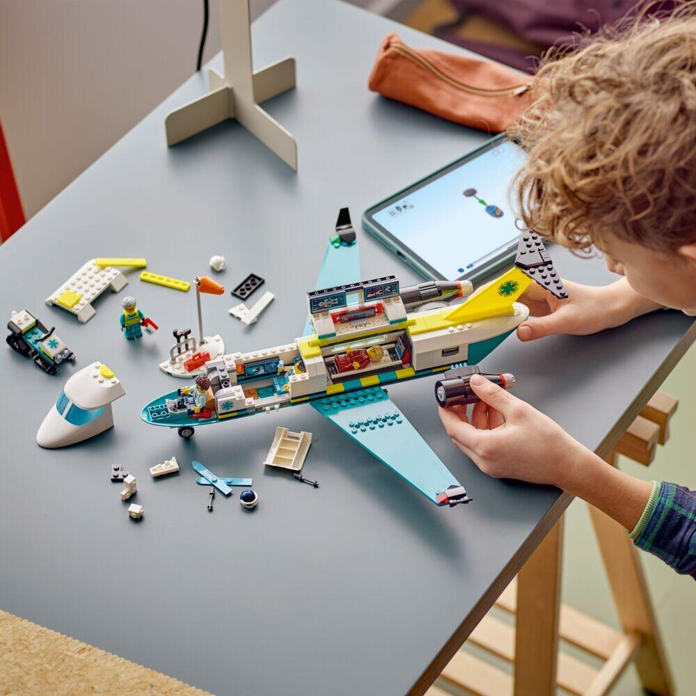 LEGO® City Redningsmannskap ambulansefly og fly 60465