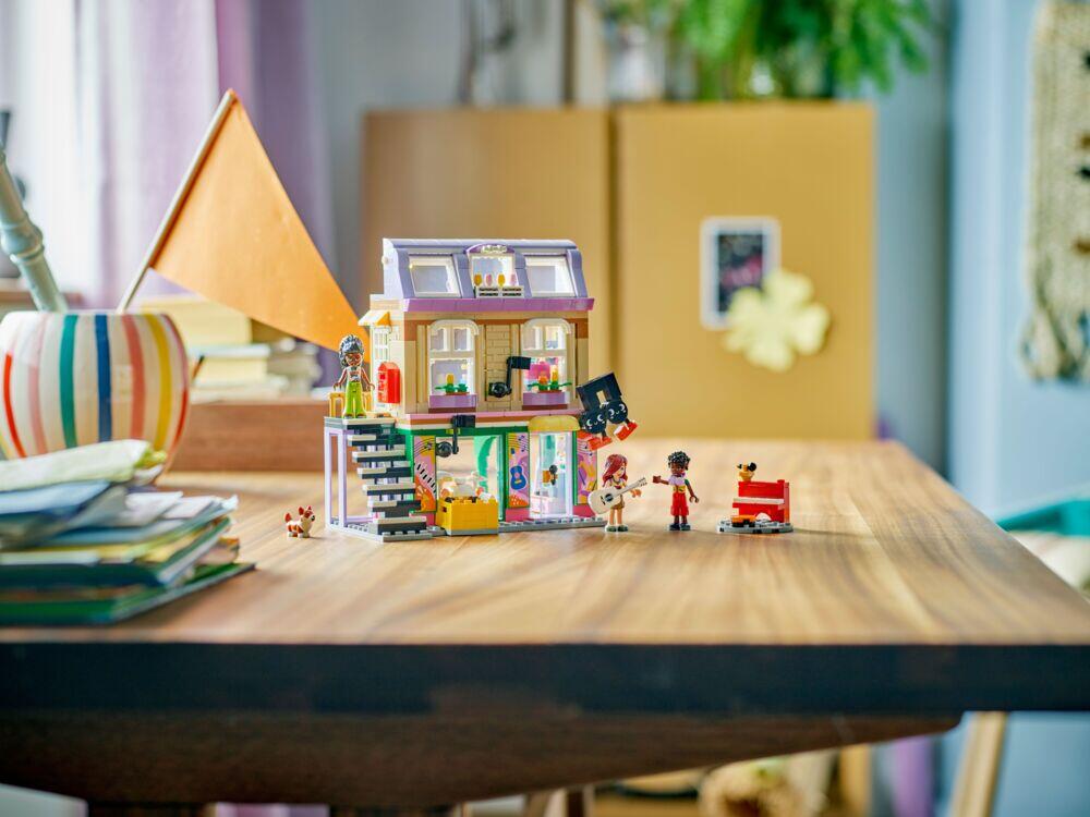 LEGO® Friends Musikkbutikk og leilighet 42653